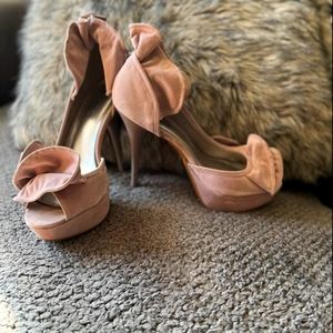 Womens sz 9 suede like platform heel